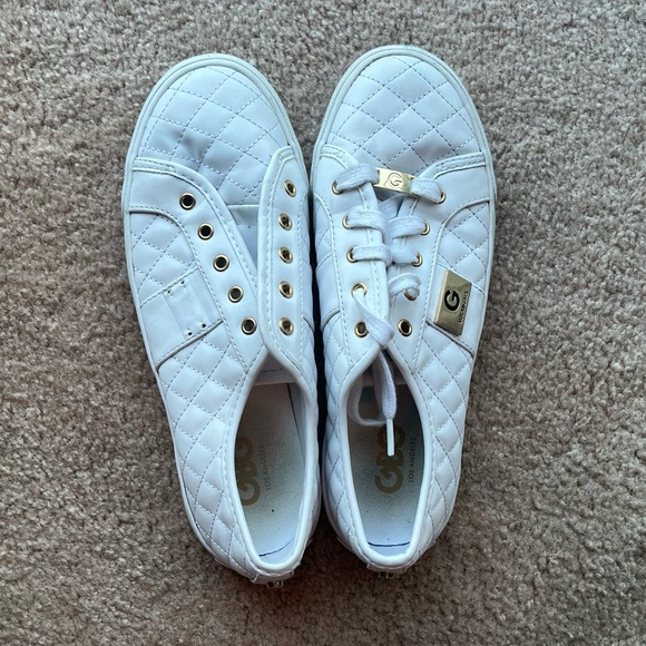 Guess white tennis shoes 👟 size 81/2 - Picture 2 of 7